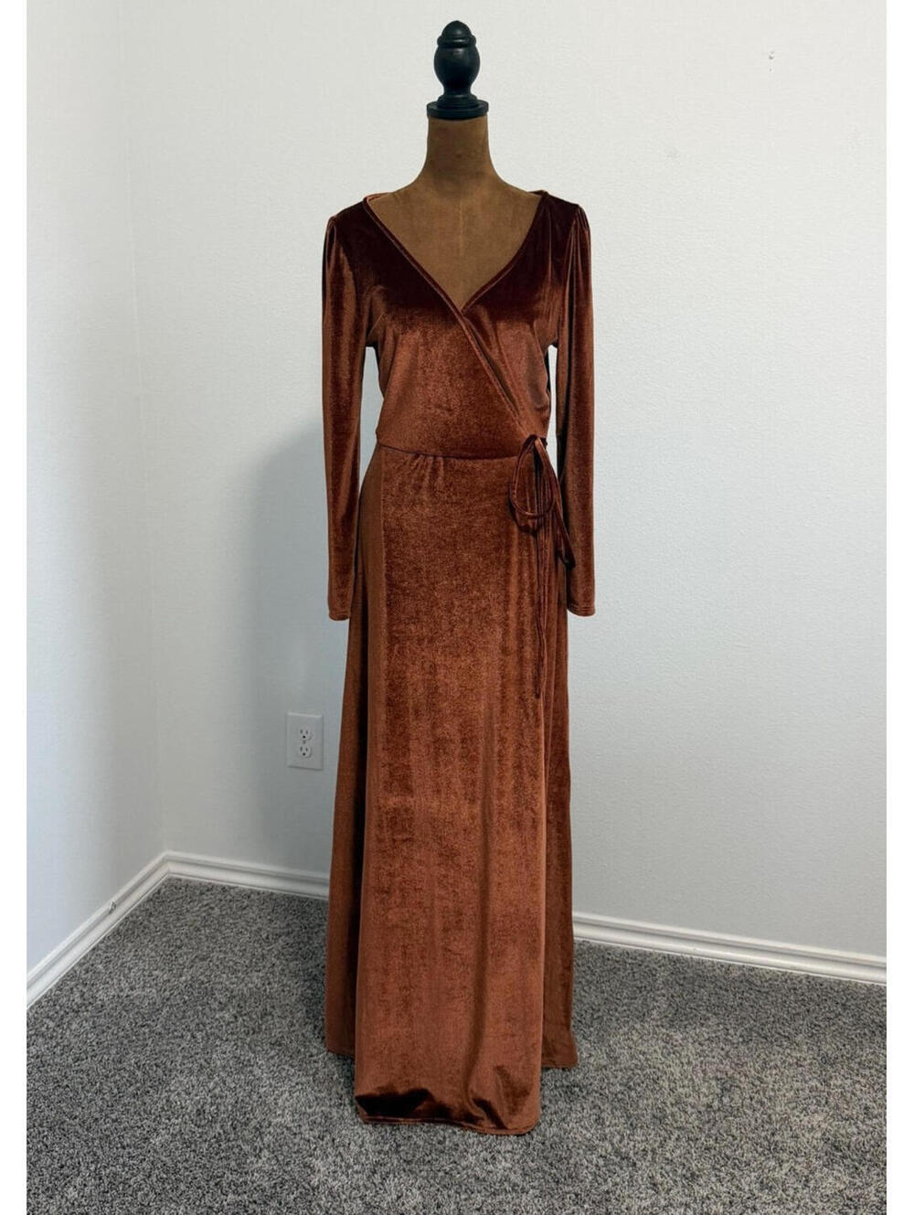 Baltic Born Long Sleeve V-Neck Waist Tie Wrap Velour Brown Maxi Dress Size M